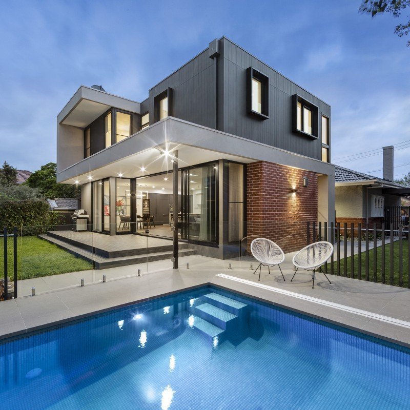 Vista de casa con piscina
