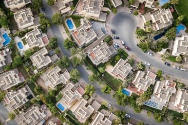 pexels-thelazyartist-1642125-scaled.jpg Vista aérea de barrio residencial